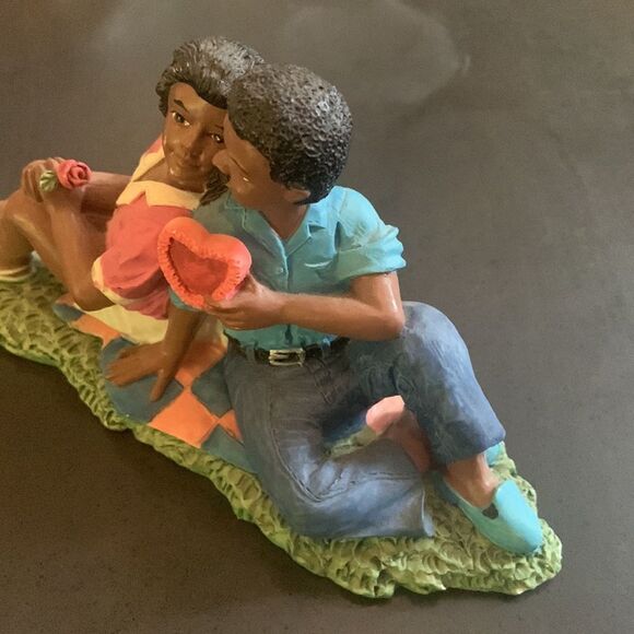 Young’s figurine very sweet look like they are on a valentines date preloved ❤️ - Picture 3 of 11